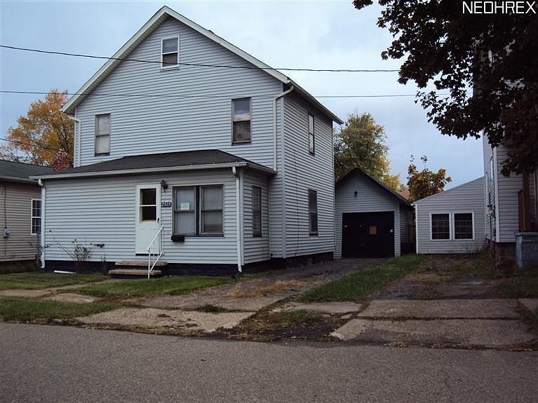 2nd image of 2325 13th St NE