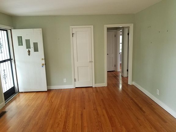 4th image of 2106 Fairmont Blvd