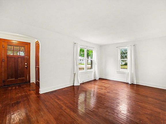 3rd image of 2004 28th St