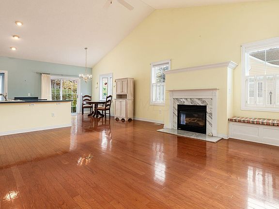 4th image of 3768 Bentworth Ln