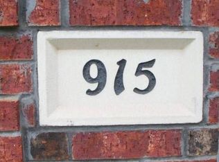 915 E Spring St, Henrietta, TX 76365