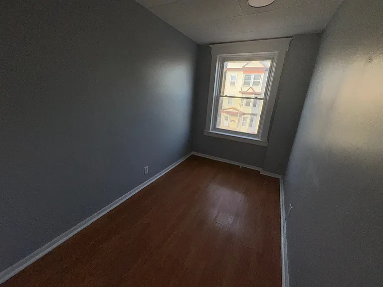 275 S 7th St #8C — Photo 3