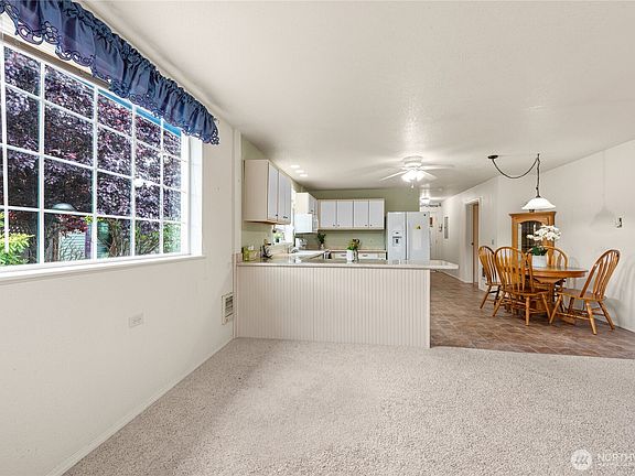 5th image of 313 Sid Snyder Drive E