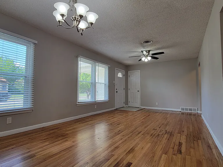4804 Sabelle Ln — Photo 6