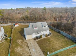 9 Farragut Avenue, Bay Shore, NY 11706