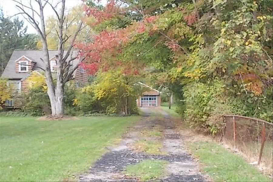 2nd image of 8316 Jennings Rd