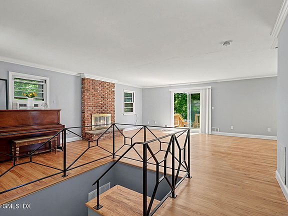 5th image of 22 Nedley Ln