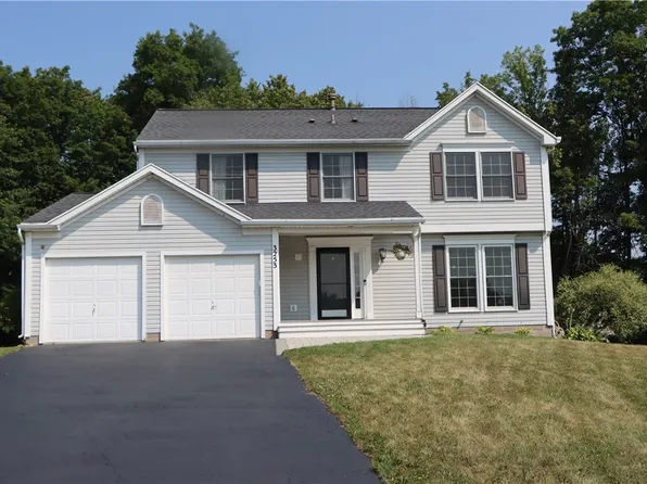 3253 Woodfield Dr, Walworth, NY 14568