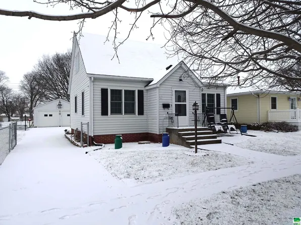 314 S Rutledge St, Paullina, IA 51046
