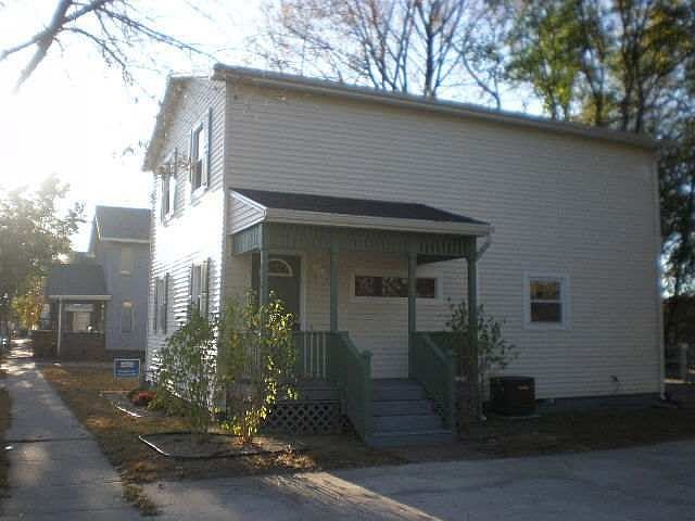 1st image of 826 W Franklin St