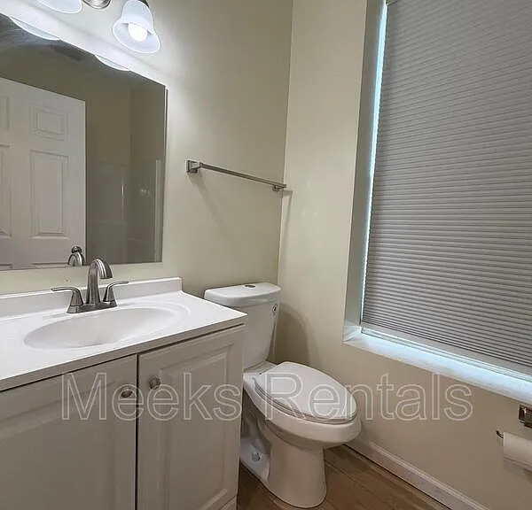 1033 Smith St #6 — Photo 6