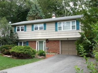 2 Roosevelt Ave, Lake Hiawatha, NJ 07034