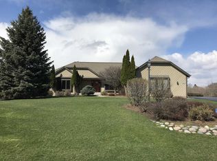 W298N1889 Lost Tree Ct, Pewaukee, WI 53072