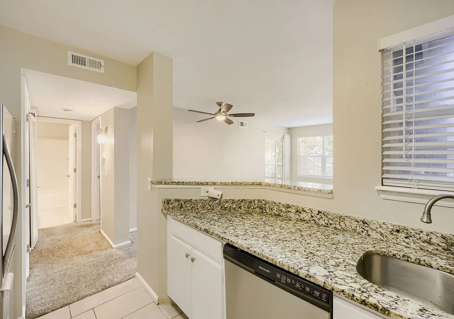 $500 Off Rent! Spacious & Updated 1bd/1ba Condo- Lakewood, Co! Available Now! — Photo 4