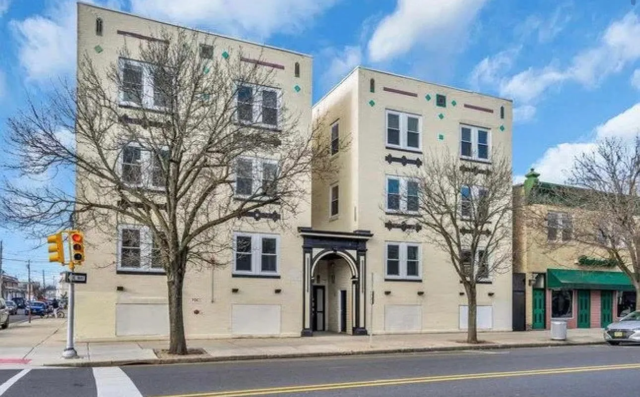 2 bed, 1.5 bath, $1,700 — Photo 1