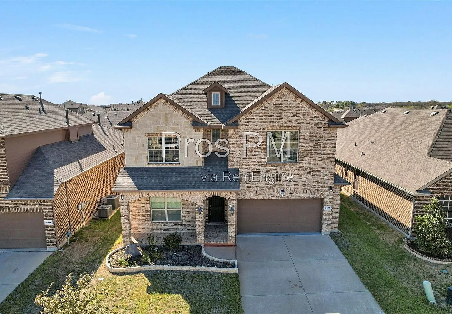 4 bed, 2.5 bath, 3003 sqft, $2,655 — Photo 2