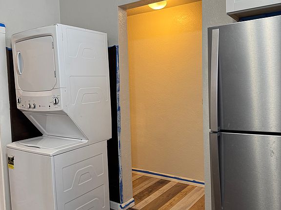 5th image of 1026 & 1028 Stoddard St #1