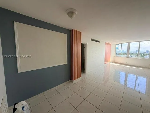 3 bed, 2.0 bath, $3,000 — Photo 2