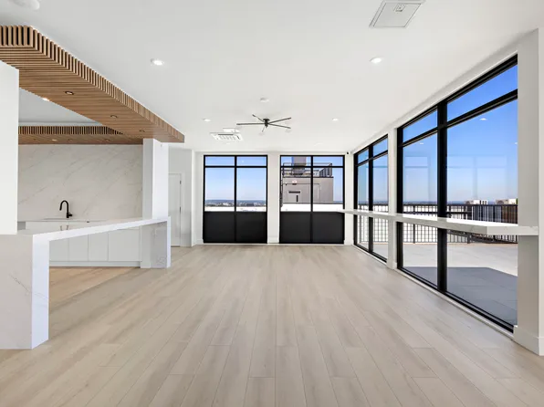 4525 Bergenwood Avenue image 13 of 74