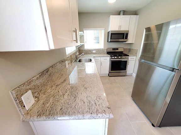 Beautiful almost-new kitchen counters