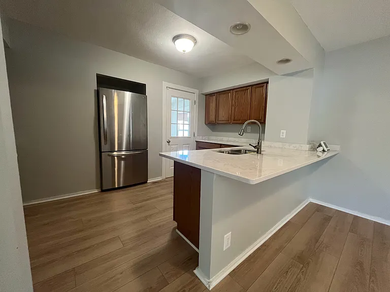 3814 Columbia St — Photo 4