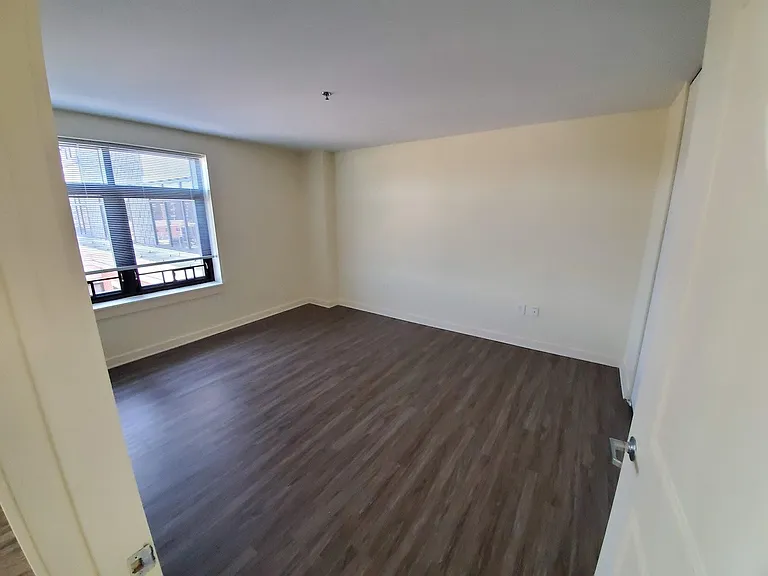 Rowe Apartments — Photo 15