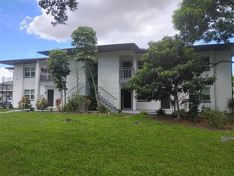 116 SW Jefferson Cir N — Photo 16