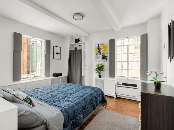 45 Tudor City Place image 4 of 9