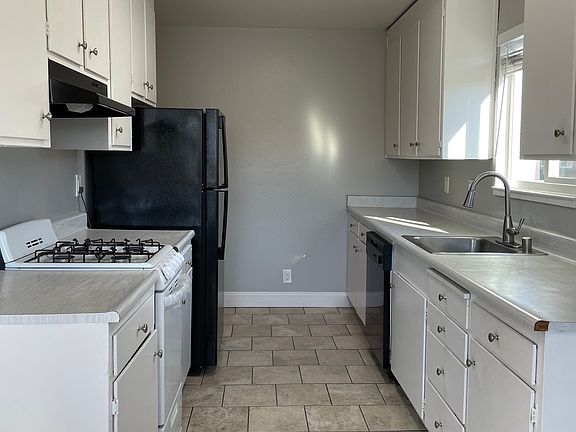 3rd image of 27340 Tyrrell Ave #4