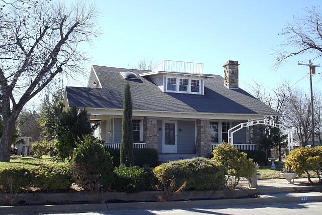 1st image of 417 W Washington Dr