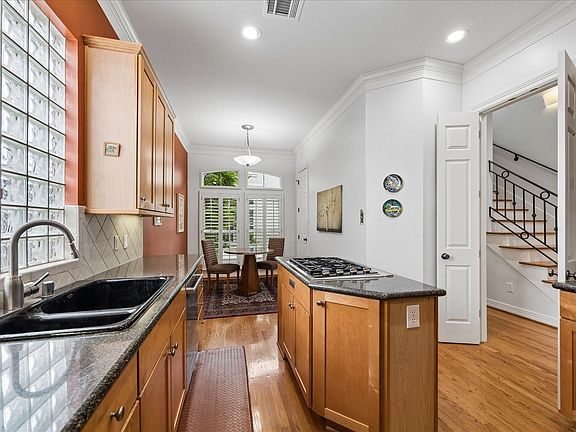 4th image of 2710 Wroxton Rd