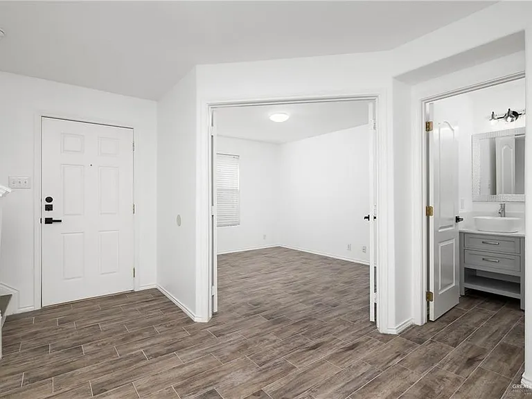 4104 Petunia Ave — Photo 2