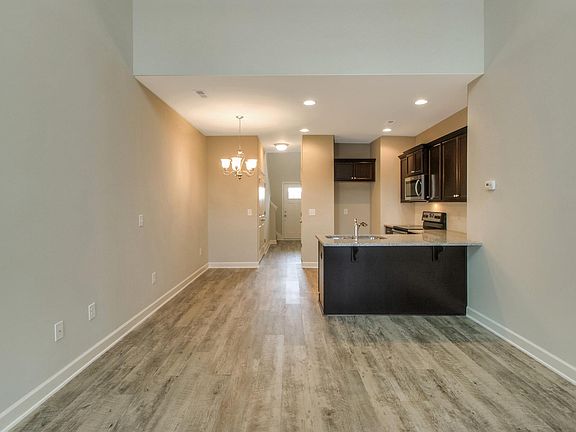 5th image of 1704 Lone Jack Ln