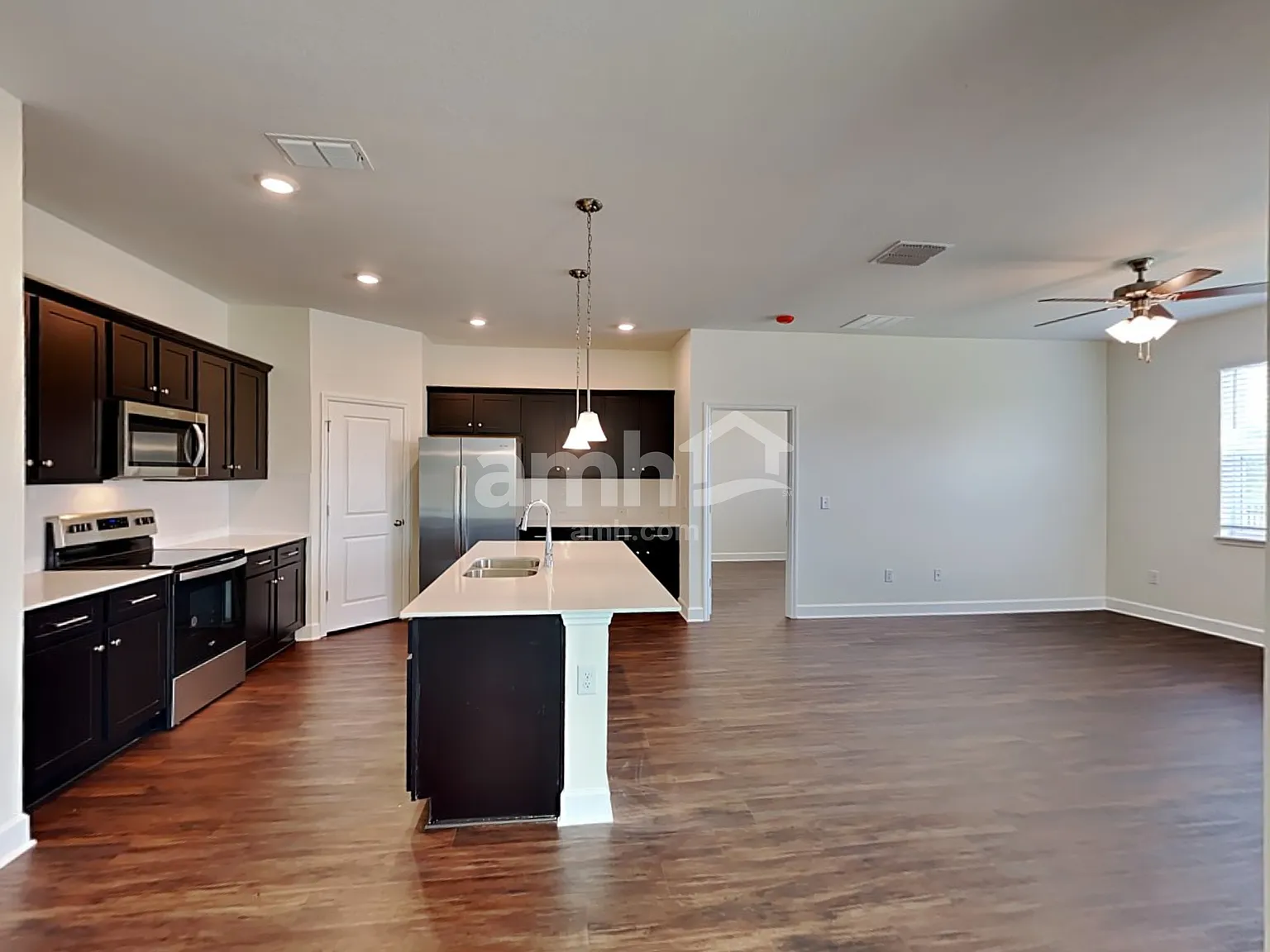 3 bed, 2.0 bath, 1700 sqft, $2,390 — Photo 3
