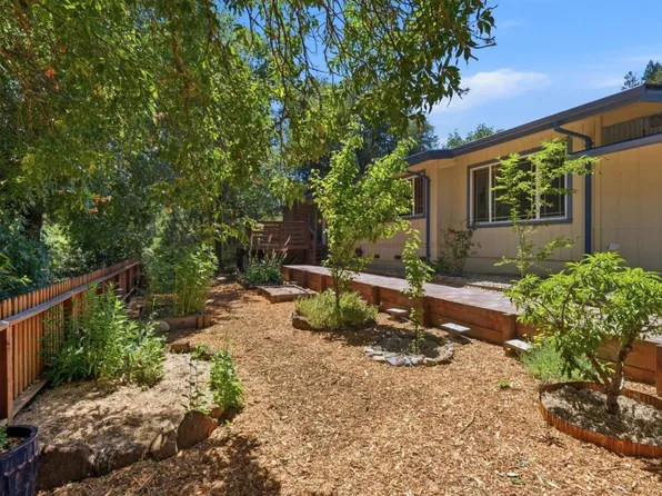 111 Greenview Dr, Boulder Creek, CA 95006