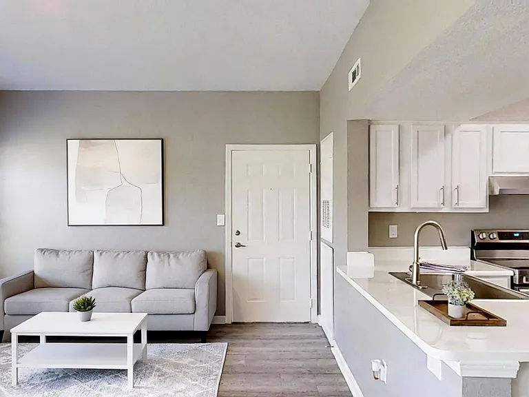 Harbin Pointe Apartment Homes — Photo 2