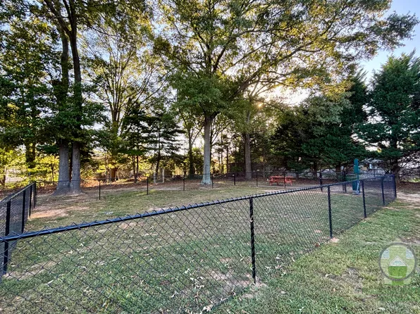 Maple Court Apartments