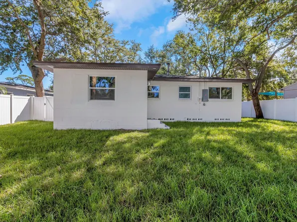 2710 Boca Ciega Dr N, Saint Petersburg, FL 33710