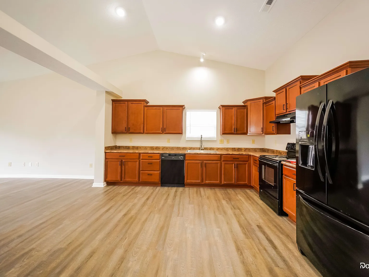 3 bed, 2.0 bath, 1611 sqft, $1,960 — Photo 4