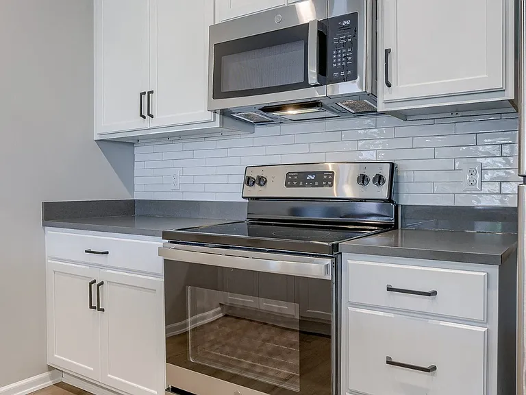 Pearson - 1 Bed / 1 Bath - 909 Sq.Ft.