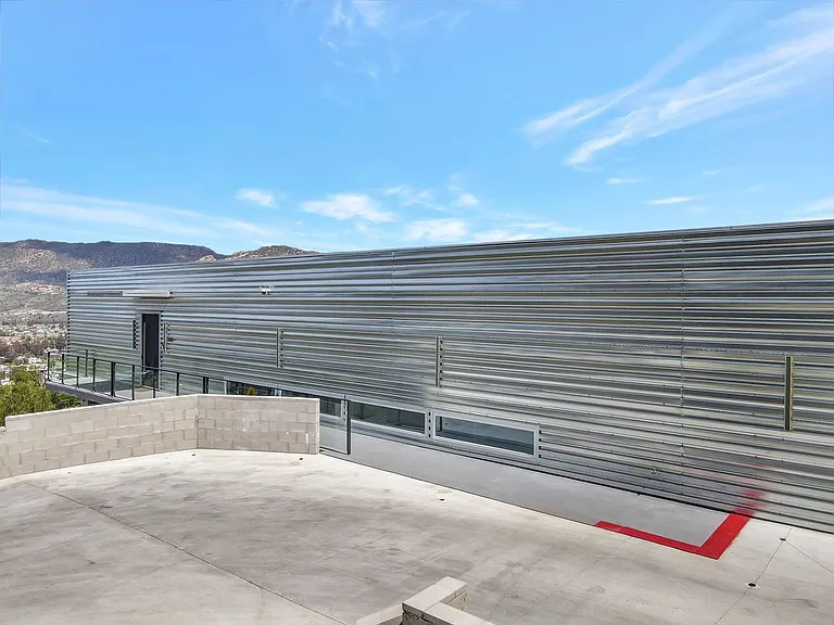 990 Alta Vista Rd — Photo 36