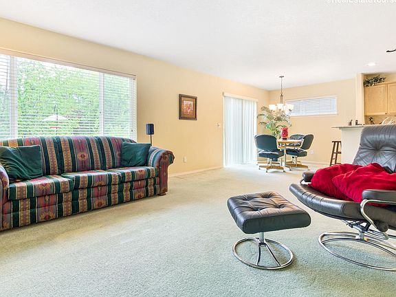 4th image of 1302 NE Margeaux Pl