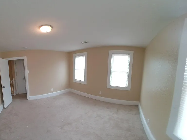 424 Middlesex St — Photo 12