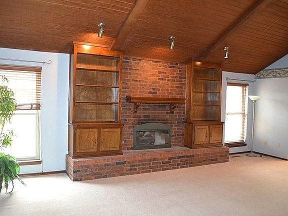Living Room w/Fireplace