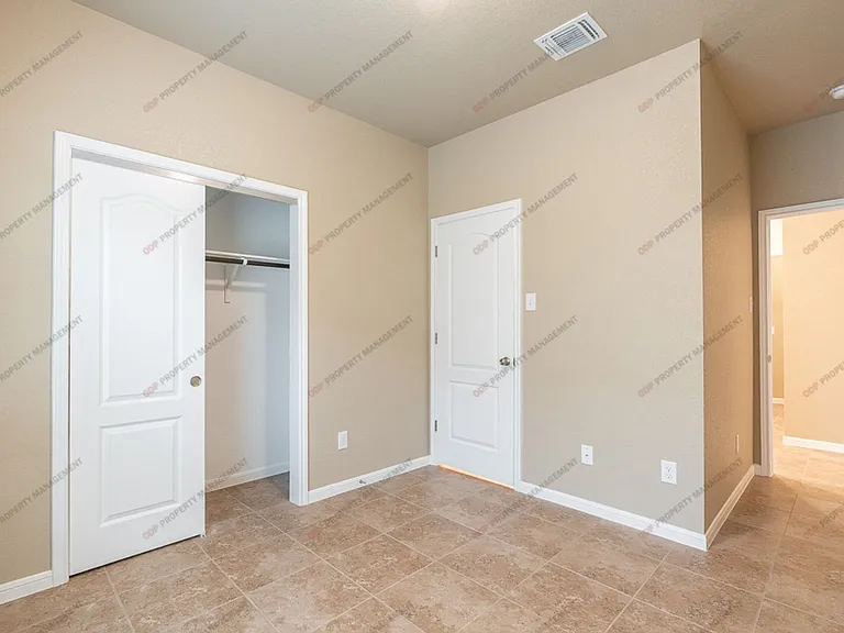 7605 Hickman St — Photo 10