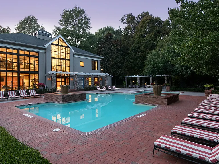 The Hartley - Pool