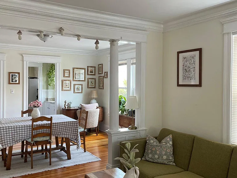 22 Roslyn St #1 — Photo 2