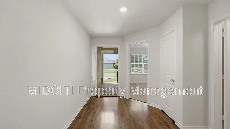 3 bed, 2.0 bath, 1442 sqft, $1,750 — Photo 3