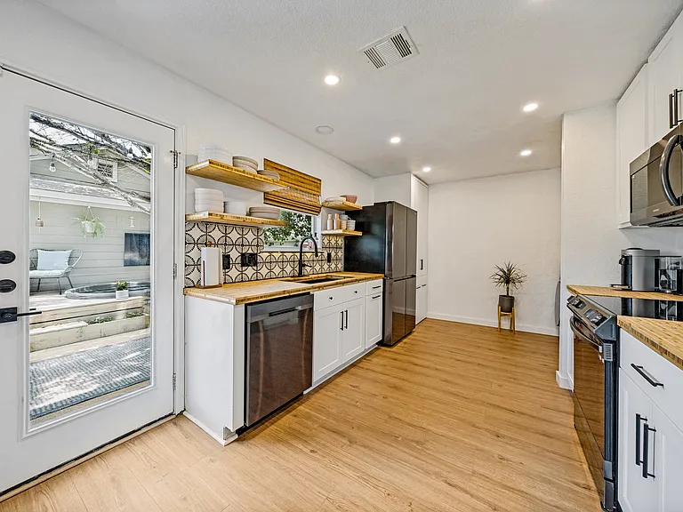 9205 Rowlands Sayle Rd — Photo 8