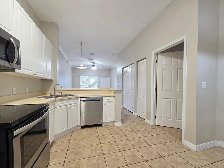 141 Reserve Cir #109 — Photo 5